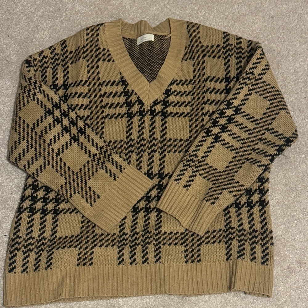 OAK + FORT Plaid V-Neck Sweater in Tan and Black